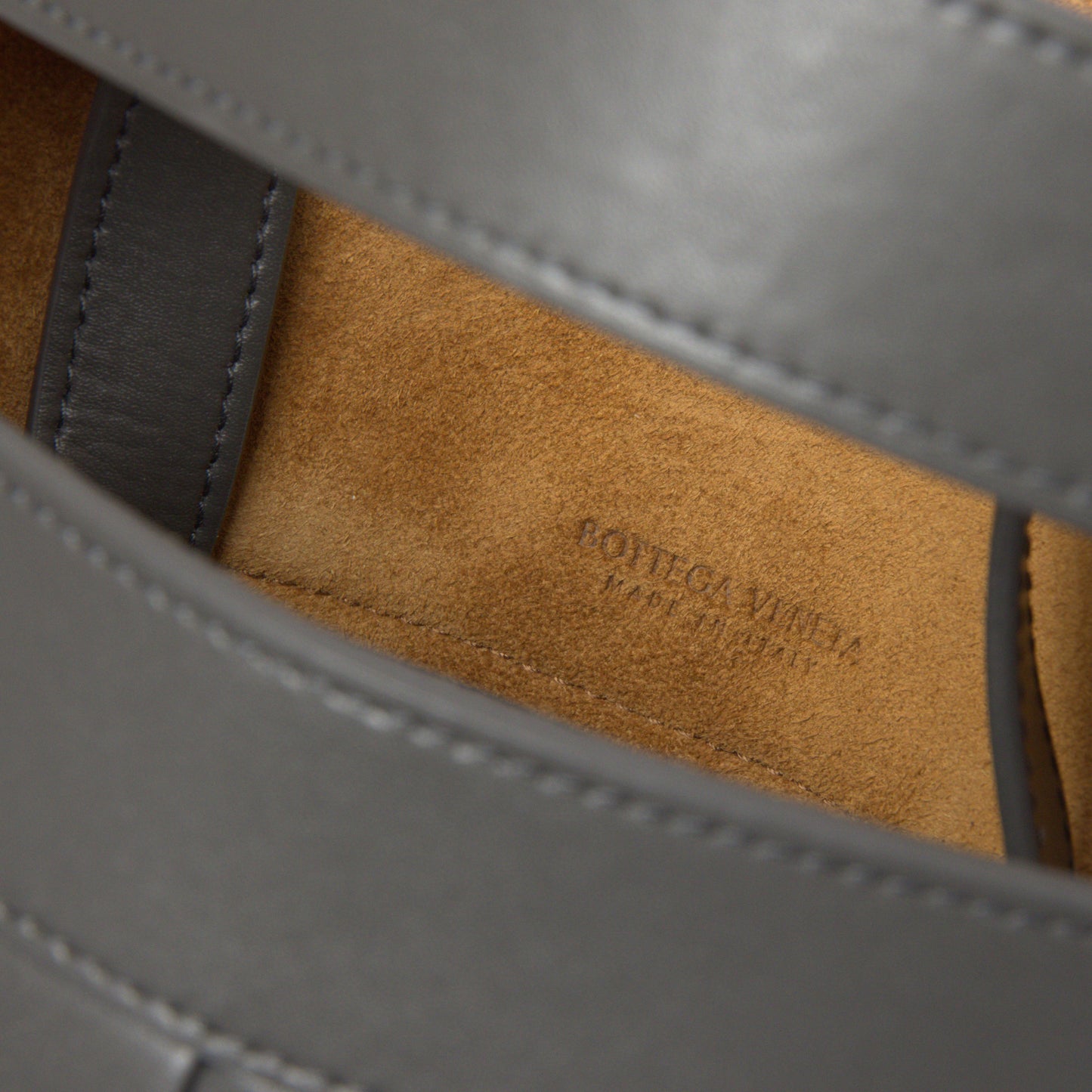 Bottega Veneta Mens Calfskin Crossbody Bag