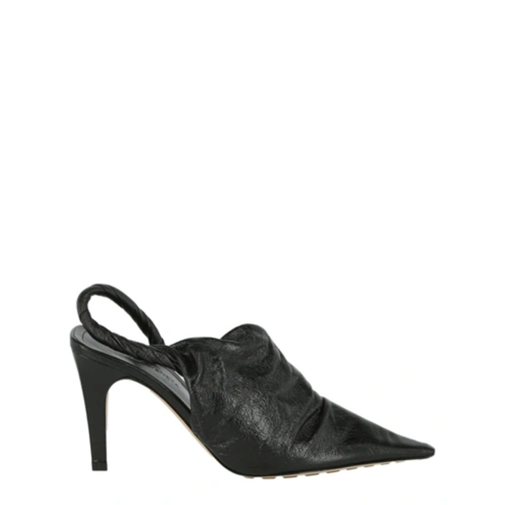 Bottega Veneta Bv Point Leather Pumps in BLACK