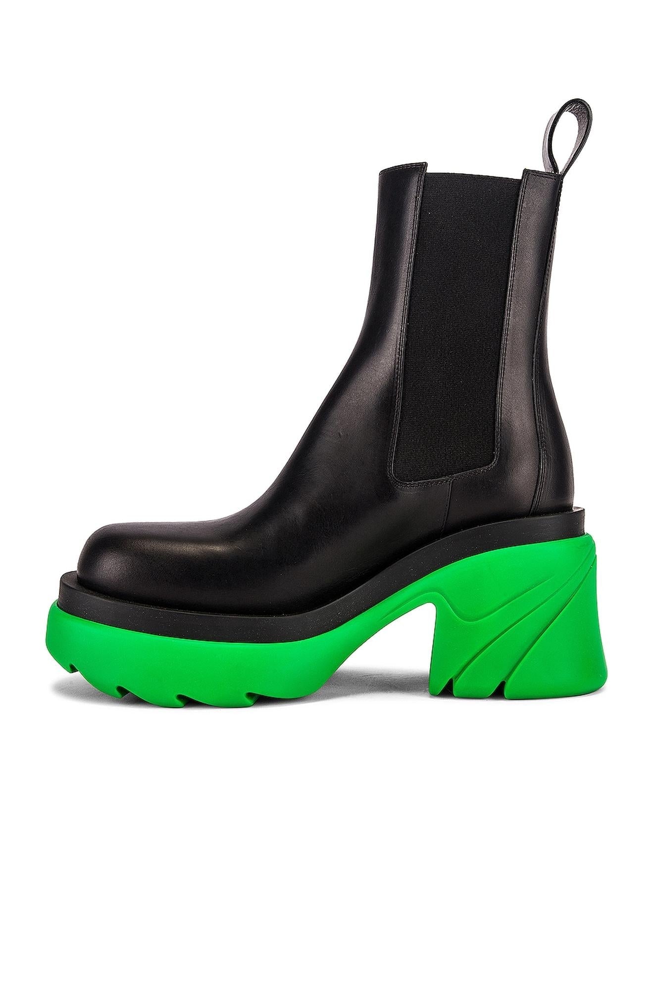 Bottega Veneta The Flash Chelsea Boots in Black/Pink